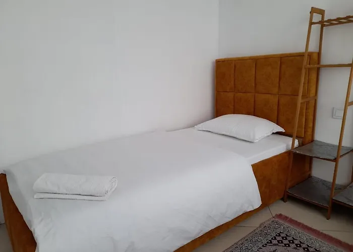 Bela Gasthuis Tirana