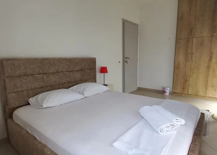 Bela Gasthuis Tirana