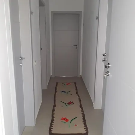 Bela * Тирана